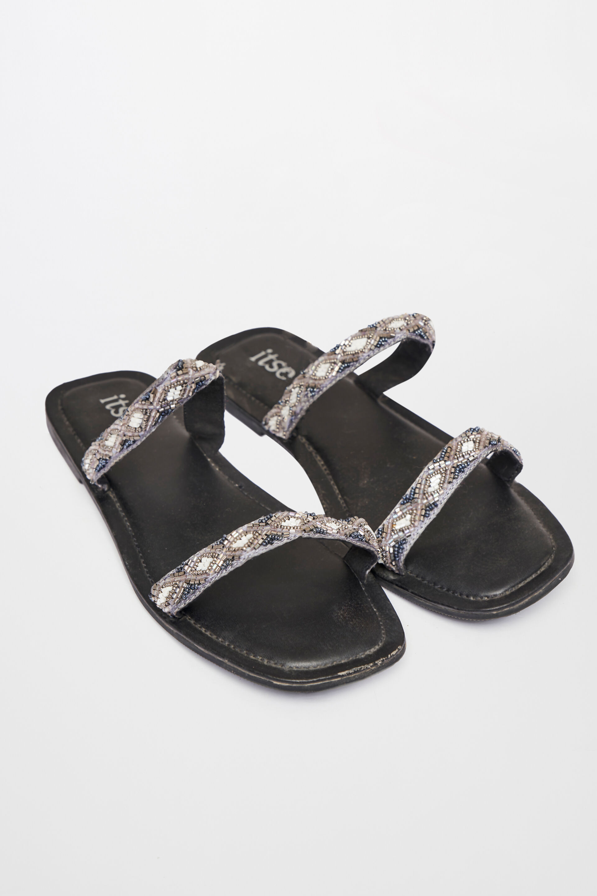 Flat chappals shop online